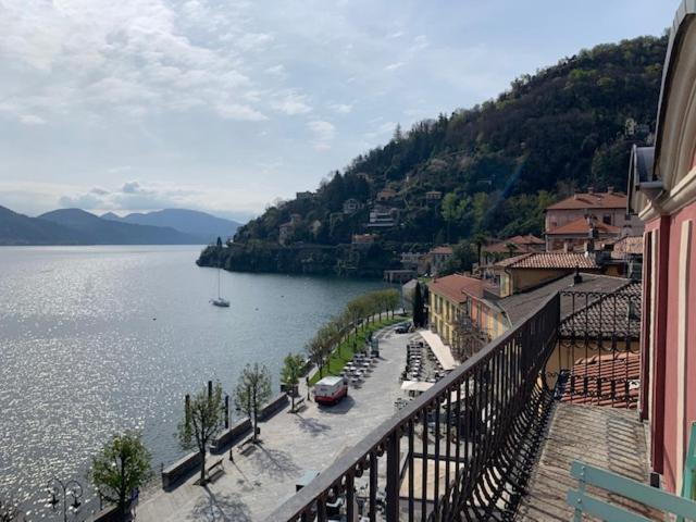 Appartement Mansarda Amore à Cannobio Extérieur photo