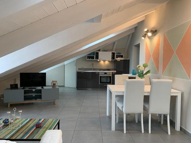 Appartement Mansarda Amore à Cannobio Extérieur photo